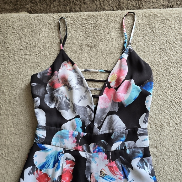 Bebe wide leg spaghetti strap floral jumpsuit size 6 - Picture 7 of 15